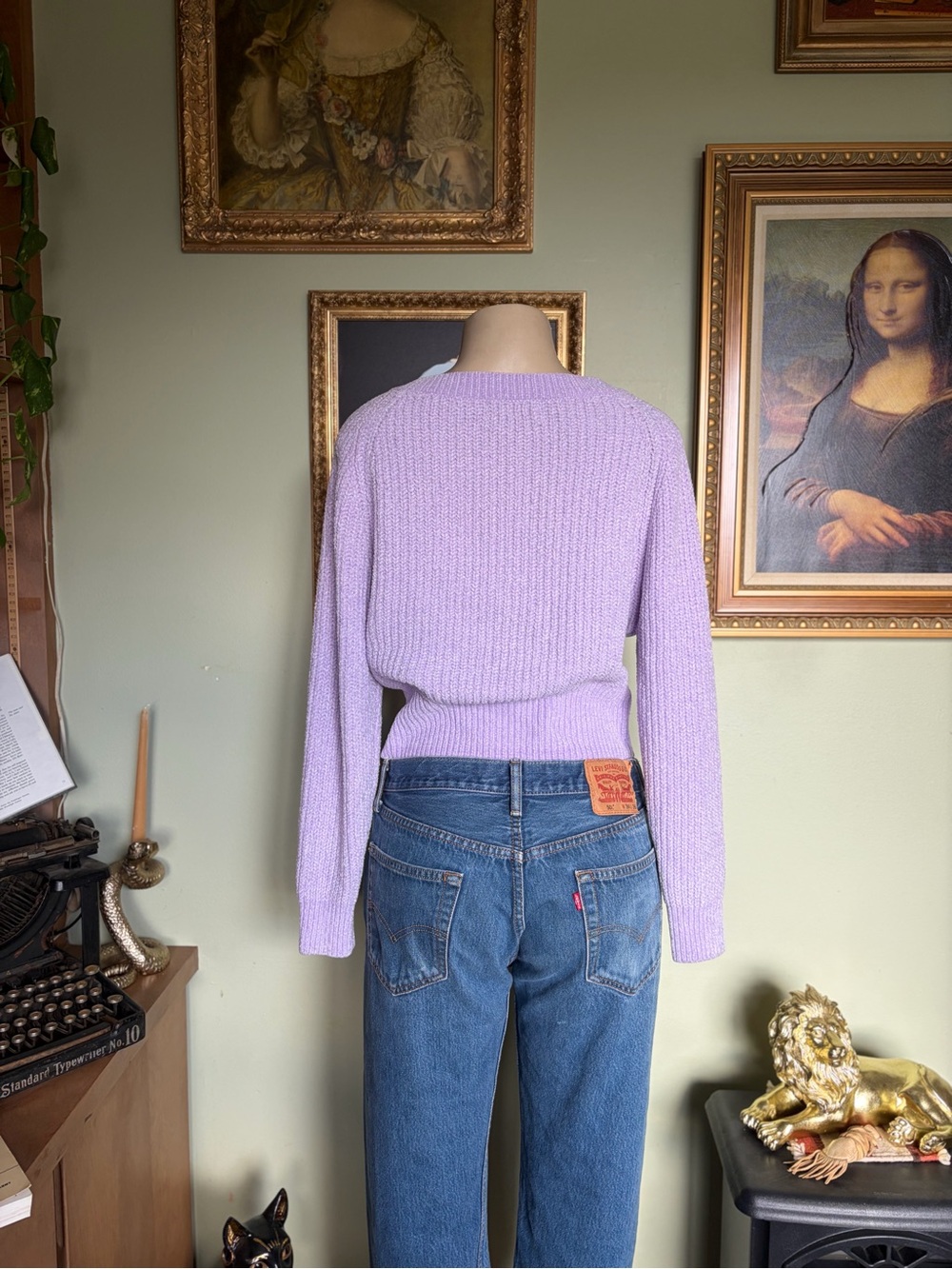 Urban Outfitters Light Lavender Woman’s V-Neck Cropped Soft Sweater Size XS - Picture 13 of 15